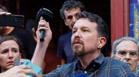 Pablo Iglesias también lanza el micrófono de Vito Quiles: 