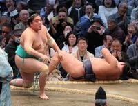 豊昇龍61年ぶりの屈辱　一山本に敗れ連日の金星配給、新横綱場所で３回は昭和以降最多タイ（日刊スポーツ） - Yahoo!ニュース