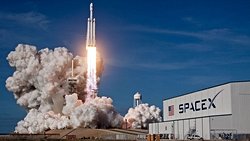 SpaceX Falcon 9 Endonezya için Telkomsat Uydusunu Fırlattı.