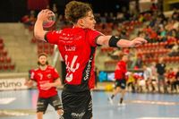 Verdacht auf Nackenverletzung: Pfadi-Handballer bleibt regungslos liegen, das Spiel wird abgebrochen