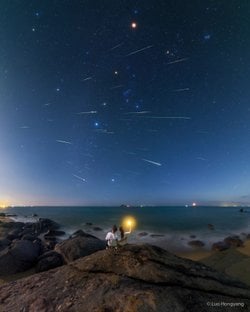 Orion Üzerinden Geçen Leonid Meteorları