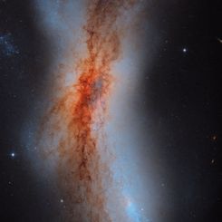 NGC 520: Hubble’dan Çarpışan Galaksiler