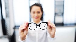 Miyopi Nedir? Belirtileri Nelerdir? Nasıl Teşhis ve Tedavi Edilir?