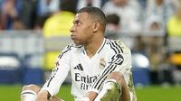 Real Madrid's Kylian Mbappe Sees Red For Horrendous Tackle vs. Alavés (Video)