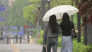 Scattered Rain And Strong Winds Hit South Korea