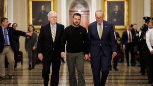 Zelensky Receives Warm Welcome From UK Prime Minister Starmer