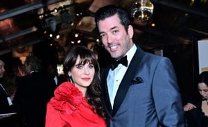 Zooey Deschanel And Jonathan Scott Shine At 2025 SAG Awards