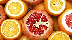 Vitaminlerin Renk Kutuplarına Göre Dağılımı ve Evrensel Bir Yapı Olasılığı Üzerine