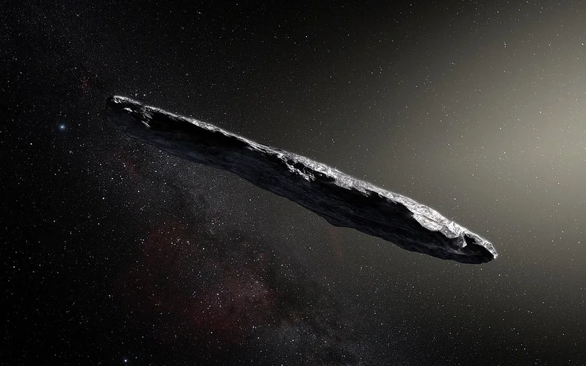Oumuamua adı verilen bu asteroitin çehre milyonlarca yıllar süren tek aşınma sürecinin sonucu olabileceği düşünülüyor. Sahildeki çakıl taşları gibi bu asteroit da mikrometeoritlerle aşınma sonucu "kusurlu Gömböc şekli"