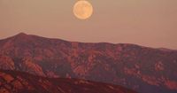 Lua cheia de abril 2025: significado da Lua em Libra e como aproveitar