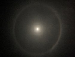 dun gece gokyuzunde dairesel bir sakkl olustu. bunun doga olayi mi degil mi ogrenmek istiyrorum?