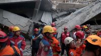 Frantic rush to reach scores of students missing for days after boarding school collapse in Indonesia | CNN