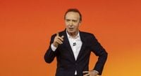 Roberto Benigni in tv celebra Ventotene: «Fieri di essere europei». 