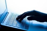 Starmer urged to open inquiry into scale of harm from online suicide forums
