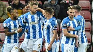 Huddersfield Town Edges Stevenage 2-1 With Late Rally