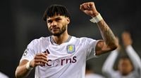 'Absolutely a red card!' - Fans in disbelief as Aston Villa star Tyrone Mings somehow escapes sending off for 'serious foul play' after elbow on Bournemouth's Alex Scott | Goal.com US