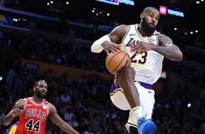 LeBron James Returns, But Lakers Fall Flat Against Bulls