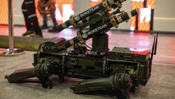 ROKETSAN’ın yeni oyun değiştirici sistemi robotik köpek KOZ IDEF 2025’te tanıtıldı.