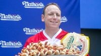 Chestnut returning to Nathan's hot dog contest