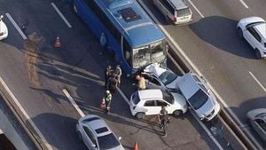 Serious Accident Closes Linha Vermelha In Rio