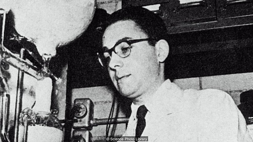 Stanley Miller laboratuvarında.