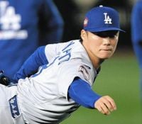 山本由伸、いきなりピッチクロック違反でボール、後続は断つ、捕手・スミス側のピッチコムに不具合の可能性も（中日スポーツ） - Yahoo!ニュース