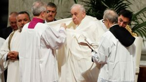 Pope Francis Stumbles At Vatican, Health Concerns Persist