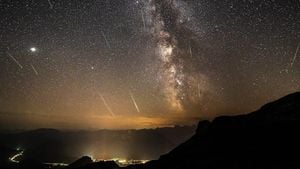 Catch The Spectacular Leonid Meteor Shower