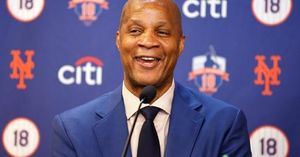 Trump Pardons Darryl Strawberry For 1995 Tax Case