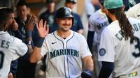 Cal Raleigh, Mariners return favor with special gift for fan who gave 60th home run ball to kid | Sporting News