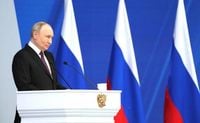 Названы причины, по которым отложено послание Путина парламенту: EADaily