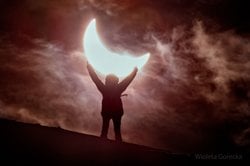 İzlanda Üzerinde Parçalı Güneş Tutulması