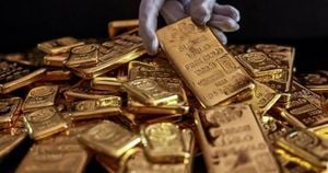 Gold Prices Surge Amid Trade Tensions And Dollar Weakness