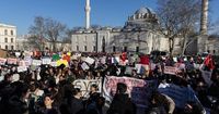 Meer dan 340 mensen opgepakt bij manifestaties tegen arrestatie burgemeester Istanbul in Turkije