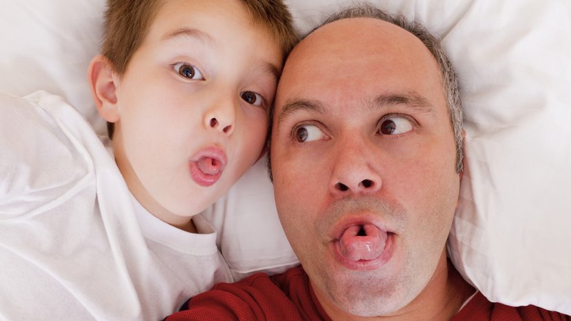 Örneğin dil yuvarlama becerisi (eğer genetik olduğu varsayılırsa) ayrık varyasyon örneğidir. Çünkü "yapabilen ile yapamayan arasında" bir varyasyon bulunmamaktadır. Kişiler bunu ya yapabilmektedir ya yapamamaktadır.