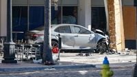 4 dead, 13 injured after speeding car in Tampa crashes into business, pedestrians