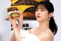 松村沙友理、サムライマックと「いつも戦ってる」発表会ではほぼ2つ食べちゃった？ | TOKYO HEADLINE