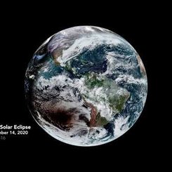 Tam Güneş Tutulması Sırasında Dünya