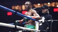 « Kiffer et faire kiffer » : le boxeur Bakary Samaké s’impose dans une énorme ambiance avant le concert de Gazo