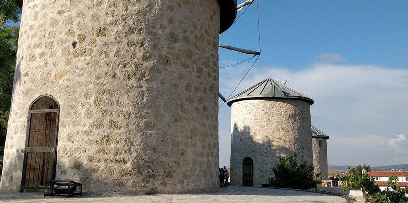 Alaçatı Taşı Tarihi Kullanımı, Yer Değirmenleri Parkı