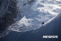 여자친구 정상에 두고 홀로 하산…6시간 방치 끝에 동사