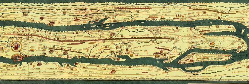 Tabula Puetingeriana (Peutinger Tablosu, Peutinger Haritası) Roma yol ağının bir güzergahıdır. Burada gösterilen bölüm Roma'dan (en solda) İtalya'nın ucuna (en sağda). Afrika en altta, Avrupa'nın geri kalanı en üstte ve su kütlesi Akdeniz'dir. Bu, Roma yollarının doğrusal yollarına dayanan pratik bir haritanın mükemmel bir örneğidir, ancak Akdeniz bölgesinin doğru kartografik izdüşümü gibi görünmemektedir. Ancak, yakından bakıldığında, İtalya'nın 'botu' ve sağdaki Sicilya adası gibi bazı tanıdık coğrafi özellikler görülebilir.