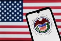FOMC Minutes Show Fed Worried About Tariff-Induced Inflation, Labor Market Weakness
