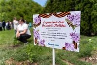 В Сочи в честь Дня Победы высадили сирень, березы и туи - Югополис