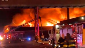 Massive Factory Fire Erupts In Guadalajara, Thousands Evacuated