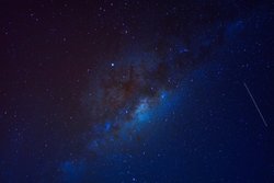 Karadelikler Galaksileri Bir Arada Mı Tutuyor ?