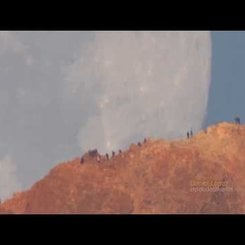 Teide Yanardağı'nın Ardında Batan Ay