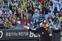 '반갑다 야구야!' 프로야구 개막전, 3년 연속 전구장 매진…10만9950명 : 네이트 스포츠