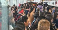 Cambio de horario en el Metro provoca saturación este Viernes Santo