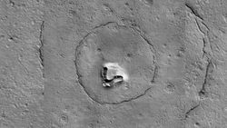 NASA, Tıpkı Bir Oyuncak Ayıya Benzeyen Mars Kayalarını Gözetliyor